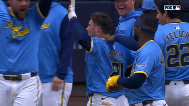 Brewers' Caleb Durbin blasts a walk-off home run vs. Padres